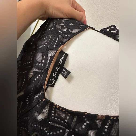 FOR LOVE & LEMONS Black Lace Pattern Open Back Mini Sheath Dress Boho GUC - Picture 7 of 12
